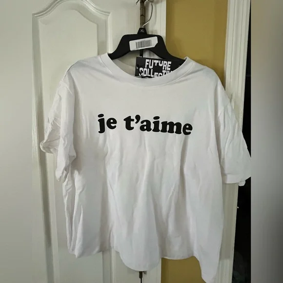 NWT Future Collective T-Shirt Size Medium - Picture 1 of 5